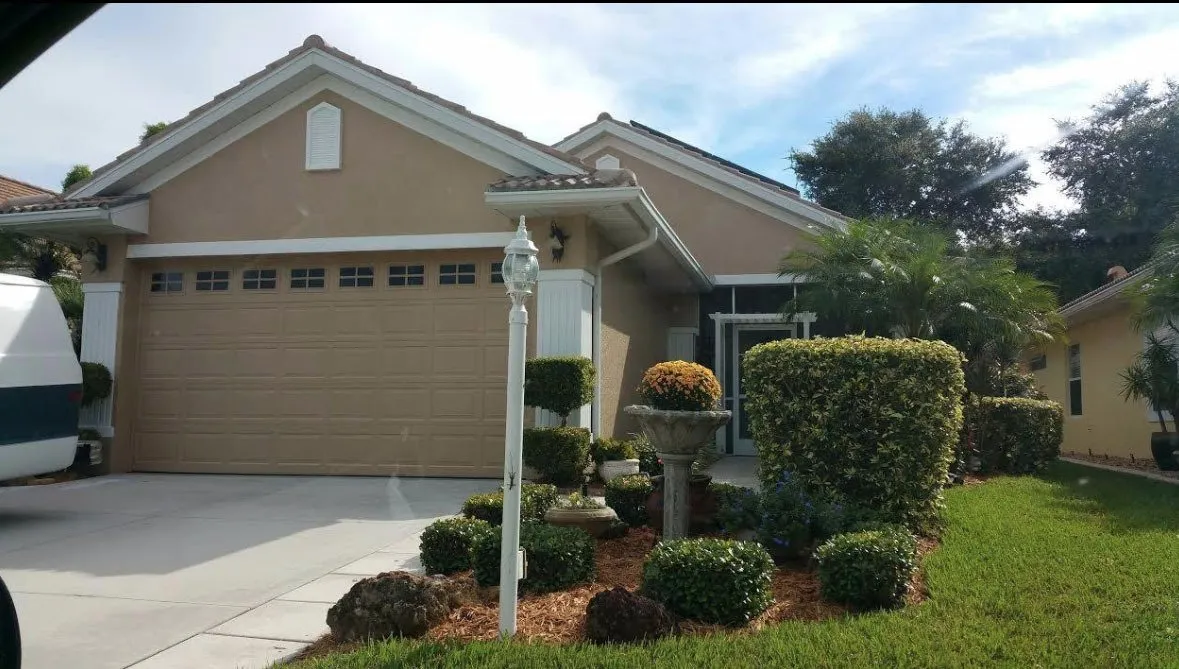 A freshly painted residential home in Venice, FL, showcasing the quality work of Paint Masters Paint